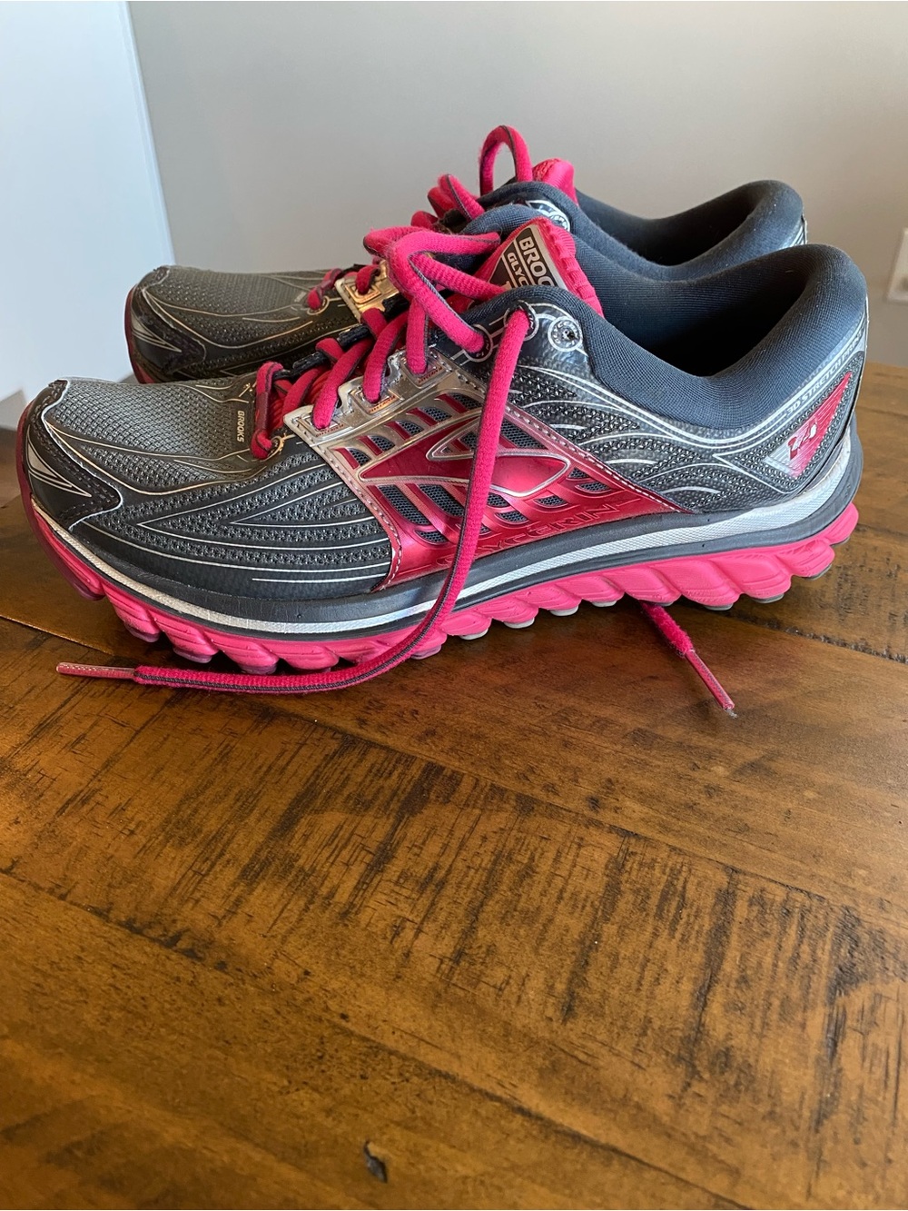Brooks Glycerin Women's Gray and Pink Athletic Running Shoes size 6